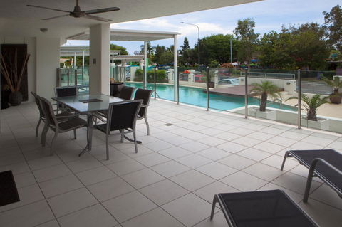 Waters Edge Apartment Cairns - Perths Hotel 10