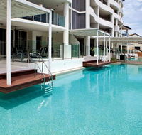 Waters Edge Apartment Cairns - Perths Hotel