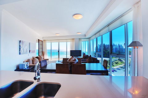 Reflection On The Sea - Perths Hotel 6