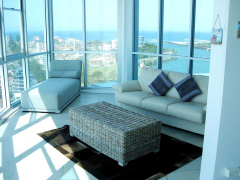 Reflection On The Sea - Perths Hotel 36