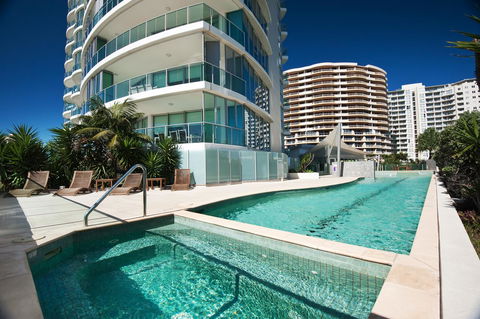 Reflection On The Sea - Perths Hotel 0