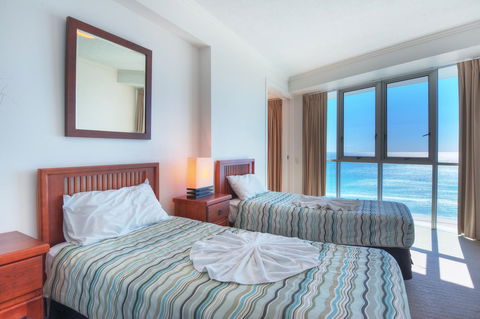 Reflection On The Sea - Perths Hotel 7