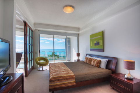 Reflection On The Sea - Perths Hotel 4