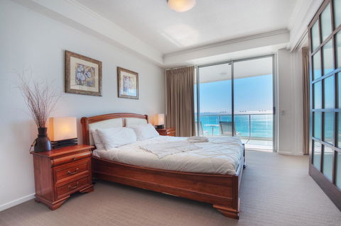 Reflection On The Sea - Perths Hotel 9