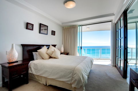 Reflection On The Sea - Perths Hotel 38