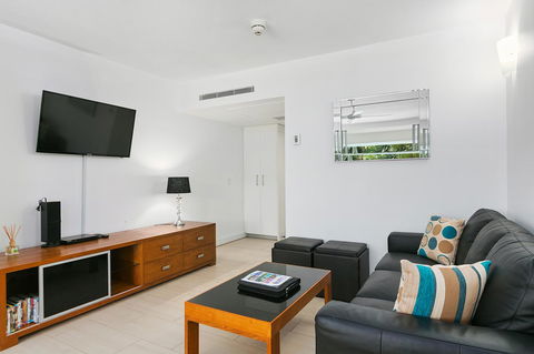 Palm Cove Beach Apartment - Perths Hotel 18
