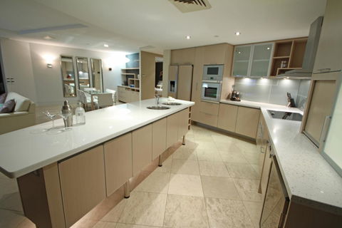 Oceans Mooloolaba - Perths Hotel 17