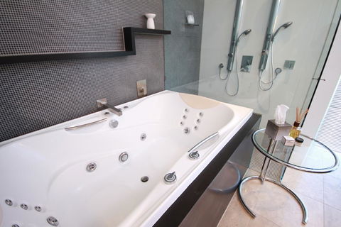 Oceans Mooloolaba - Perths Hotel 35