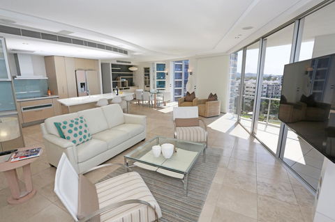 Oceans Mooloolaba - Perths Hotel 5