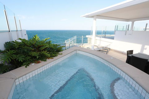 Oceans Mooloolaba - Perths Hotel 40