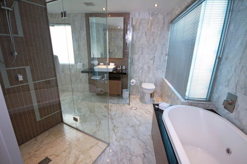 Oceans Mooloolaba - Perths Hotel 32
