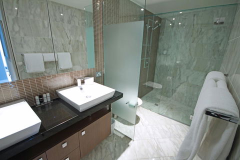 Oceans Mooloolaba - Perths Hotel 33