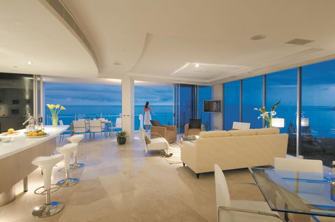 Oceans Mooloolaba - Perths Hotel 0
