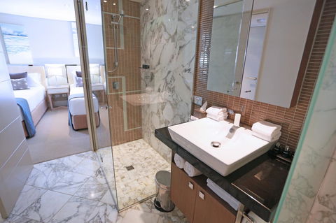 Oceans Mooloolaba - Perths Hotel 7