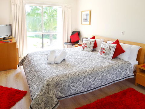 Waterfront Resort Villa With Buggy - Perths Hotel 12