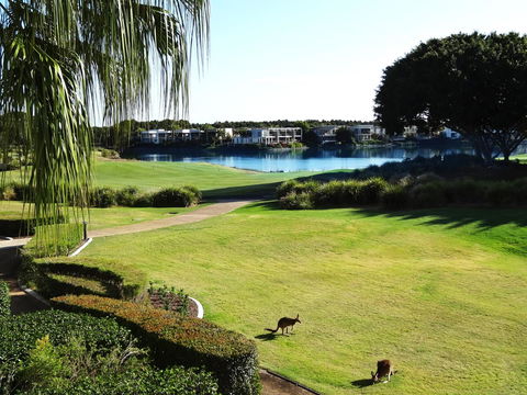 Waterfront Resort Villa With Buggy - Perths Hotel 3
