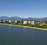 Holiday Inn Cairns Harbourside - Perths Hotel