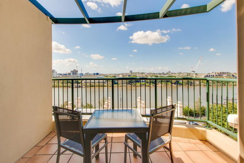 Central Cosmo Apartment Hotel - Perths Hotel 24