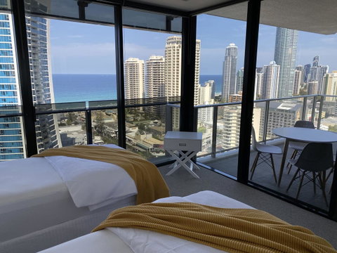 Circle On Cavill 2, 3, 4 & 5 Bedroom SkyHomes & SUB PENTHOUSES By Gold Coast Holidays - Perths Hotel 16
