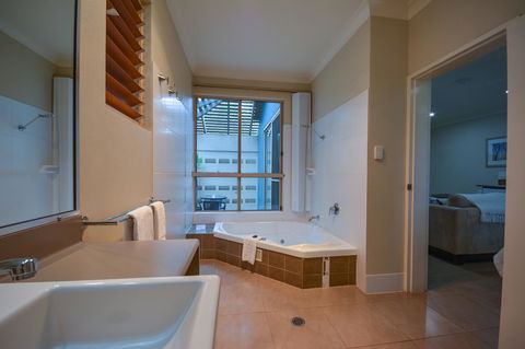 Blue Summit Hideaway - Perths Hotel 23
