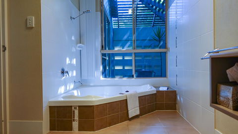 Blue Summit Hideaway - Perths Hotel 27