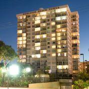 Burleigh Beach Tower - Perths Hotel 16