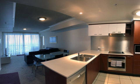 Private 2 Bedroom Apartment @ Chevron Towers - Perths Hotel 4