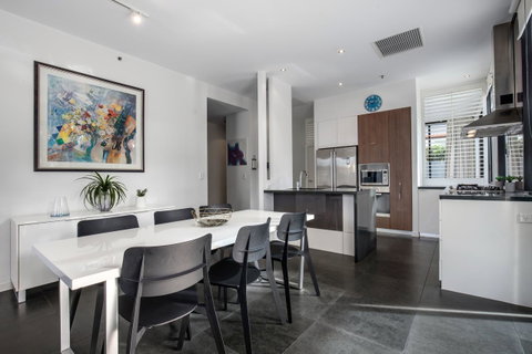 Ultra Broadbeach - Perths Hotel 24