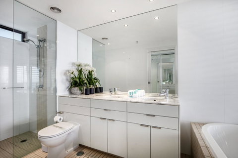 Ultra Broadbeach - Perths Hotel 14