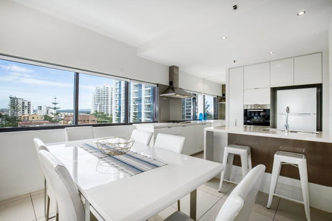 Ultra Broadbeach - Perths Hotel 9