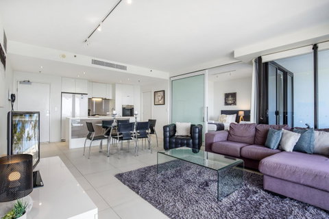 Ultra Broadbeach - Perths Hotel 44