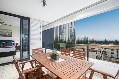 Ultra Broadbeach - Perths Hotel 6