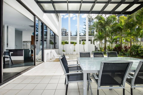 Ultra Broadbeach - Perths Hotel 26