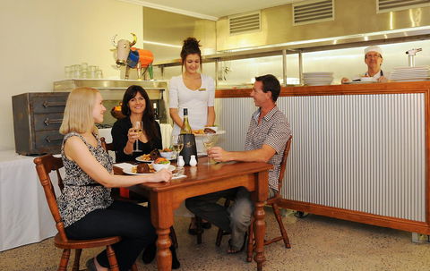 Cairns Queenslander Hotel & Apartments - Perths Hotel 11