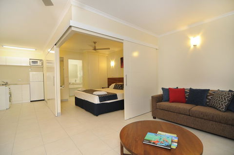 Cairns Queenslander Hotel & Apartments - Perths Hotel 17