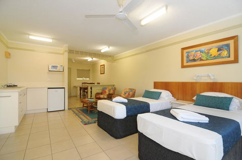 Cairns Queenslander Hotel & Apartments - Perths Hotel 8