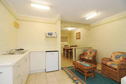 Cairns Queenslander Hotel & Apartments - Perths Hotel 20