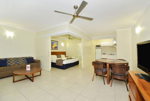 Cairns Queenslander Hotel & Apartments - Perths Hotel 9