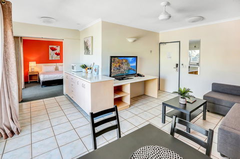 Coral Tree Inn - Perths Hotel 25
