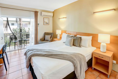 Coral Tree Inn - Perths Hotel 13