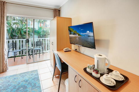 Coral Tree Inn - Perths Hotel 12