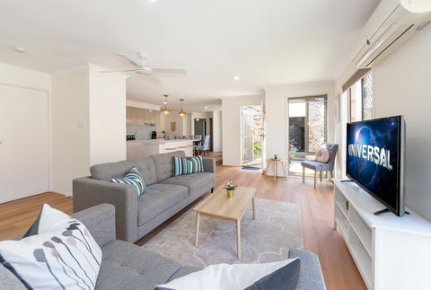 Waterfront Theme Park Getaway - Perths Hotel 3