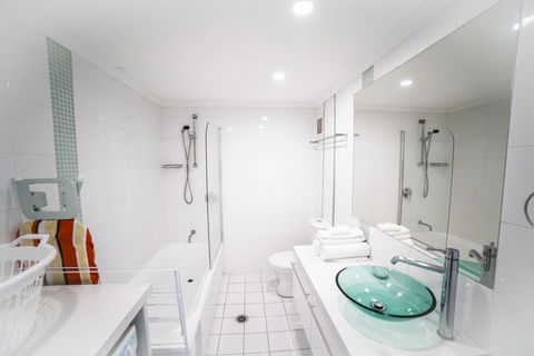 Capricorn One Beachside Holiday Apartments - Official - Perths Hotel 5