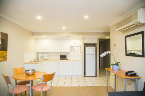 Cosmopolitan Motel & Serviced Apartments - Perths Hotel 19