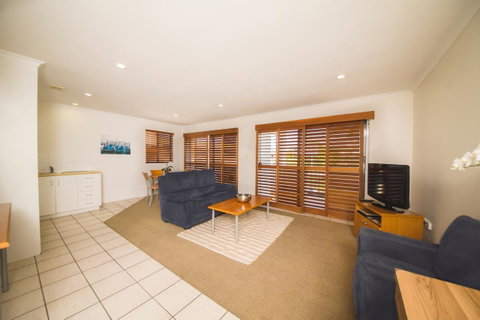 Cosmopolitan Motel & Serviced Apartments - Perths Hotel 24