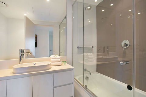 Number 1 H Residences - WiFi, Parking & More By Gold Coast Holidays - Perths Hotel 3