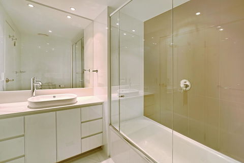 Number 1 H Residences - WiFi, Parking & More By Gold Coast Holidays - Perths Hotel 13