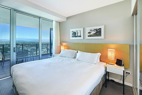 Number 1 H Residences - WiFi, Parking & More By Gold Coast Holidays - Perths Hotel 16