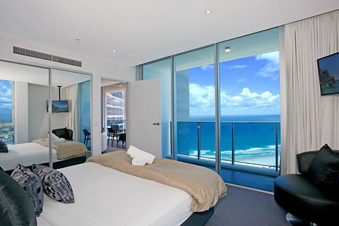 Number 1 H Residences - WiFi, Parking & More By Gold Coast Holidays - Perths Hotel 8