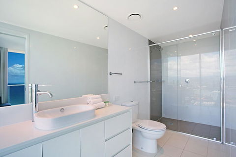 Number 1 H Residences - WiFi, Parking & More By Gold Coast Holidays - Perths Hotel 6